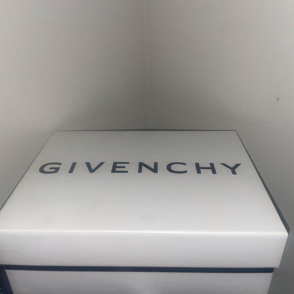 Givenchy women's Logo Silver Urban Street Sneakers